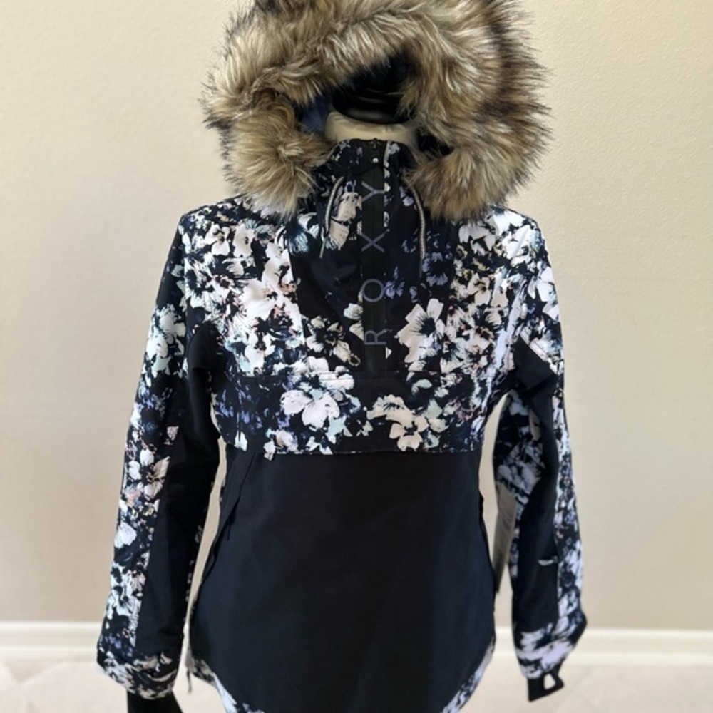 NEW Roxy ski/ snowboard jacket with furry hood